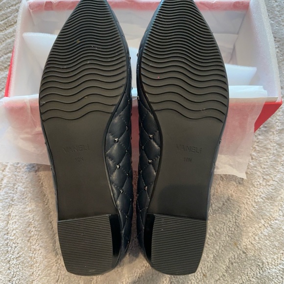 Stylish Navy Vaneli Flats - 10N - Picture 5 of 6